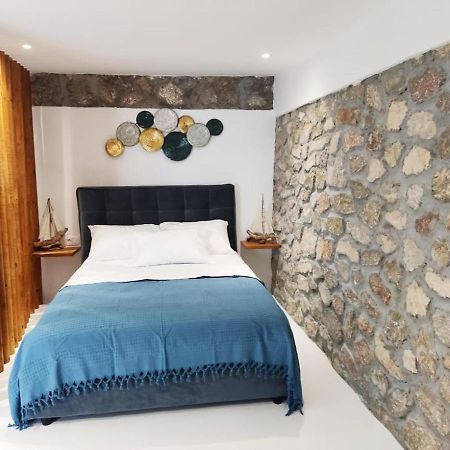 Woodstone Studios & Apartments Santorini Pyrgos Kallistis Luaran gambar